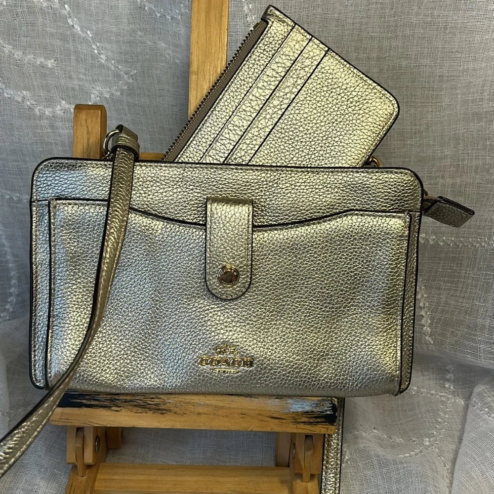 Coach almost new wallet pocket book with card insert